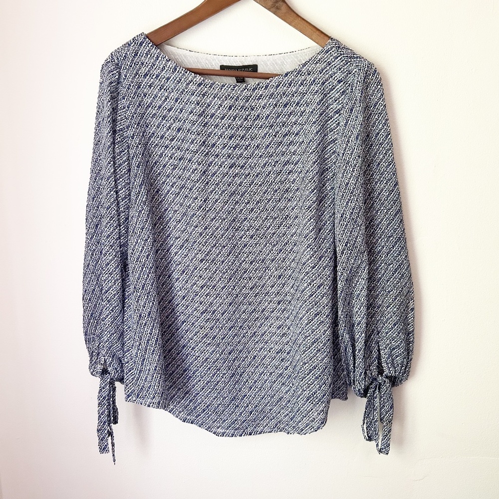Banana Republic White and Blue Blouse Lined 3/4 Length Tie Sleeves. Size:…